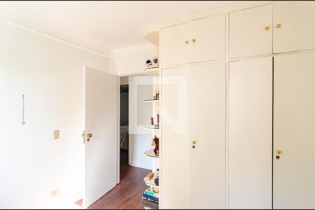 Apartamento à venda com 230m², 5 quartos e 3 vagasQuarto 2