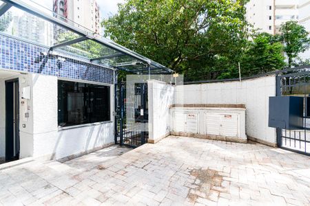 Apartamento à venda com 230m², 5 quartos e 3 vagasEntrada