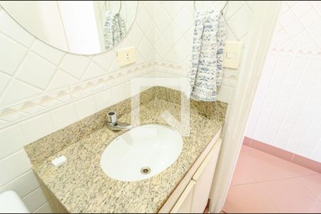 Apartamento à venda com 230m², 5 quartos e 3 vagasBanheiro de Serviço