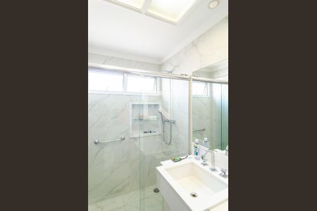 Apartamento à venda com 230m², 5 quartos e 3 vagasBanheiro da Suíte