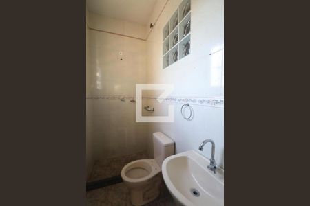 Banheiro de casa para alugar com 2 quartos, 55m² em Porto Novo, São Gonçalo
