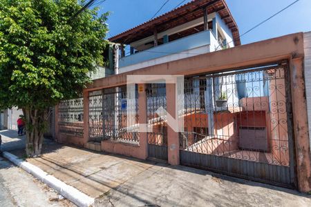 Casa à venda com 500m², 4 quartos e 5 vagas Casa à venda com 500m², 4 quartos e 5 vagasFachada