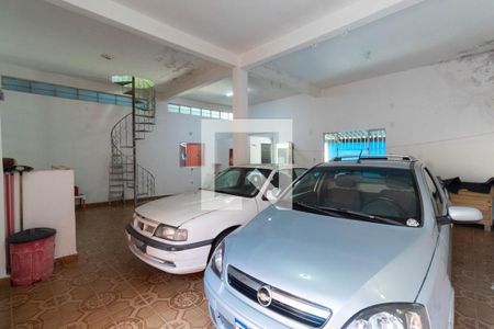 Casa à venda com 500m², 4 quartos e 5 vagas Casa à venda com 500m², 4 quartos e 5 vagasGaragem