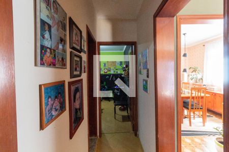 Casa à venda com 500m², 4 quartos e 5 vagas Casa à venda com 500m², 4 quartos e 5 vagasBanheiro Corredor