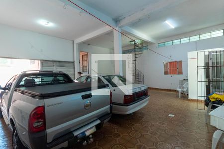 Casa à venda com 500m², 4 quartos e 5 vagas Casa à venda com 500m², 4 quartos e 5 vagasGaragem