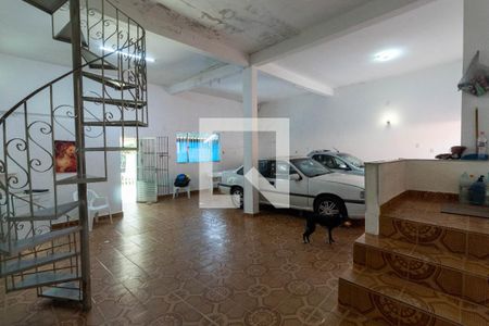Casa à venda com 500m², 4 quartos e 5 vagas Casa à venda com 500m², 4 quartos e 5 vagasGaragem