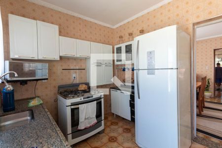 Casa à venda com 500m², 4 quartos e 5 vagas Casa à venda com 500m², 4 quartos e 5 vagasCozinha 1