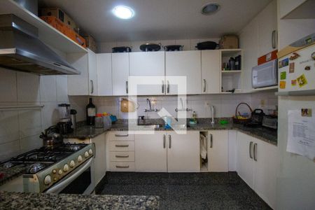 Casa de condomínio à venda com 300m², 4 quartos e 3 vagasCozinha e Área de Serviço