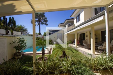 Casa de condomínio à venda com 300m², 4 quartos e 3 vagasQuintal