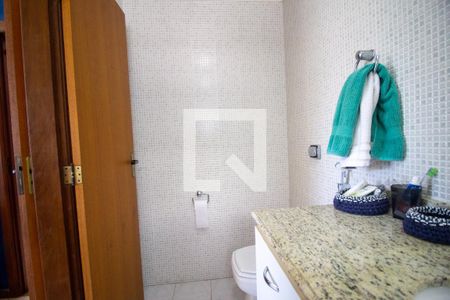 Casa de condomínio à venda com 300m², 4 quartos e 3 vagasBanheiro da Suíte 2