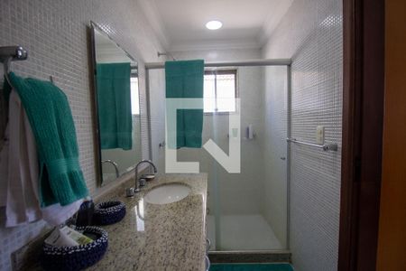 Casa de condomínio à venda com 300m², 4 quartos e 3 vagasBanheiro da Suíte 2