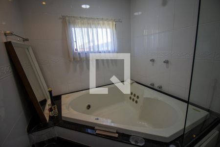 Casa de condomínio à venda com 300m², 4 quartos e 3 vagasBanheiro da Suíte 1