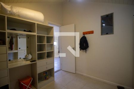 Casa de condomínio à venda com 300m², 4 quartos e 3 vagasCloset da Suíte 4