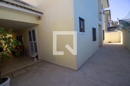 Casa de condomínio à venda com 300m², 4 quartos e 3 vagasQuintal