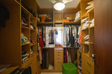 Casa de condomínio à venda com 300m², 4 quartos e 3 vagasCloset da Suíte 1
