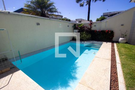 Casa de condomínio à venda com 300m², 4 quartos e 3 vagasPiscina