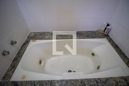 Casa de condomínio à venda com 300m², 4 quartos e 3 vagasBanheiro da Suíte 4