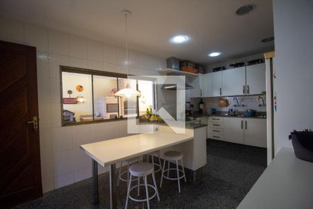 Casa de condomínio à venda com 300m², 4 quartos e 3 vagasCozinha e Área de Serviço