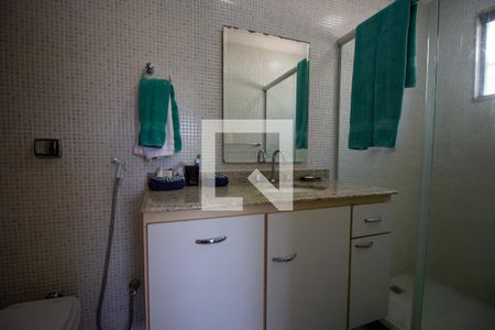 Casa de condomínio à venda com 300m², 4 quartos e 3 vagasBanheiro da Suíte 2