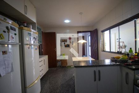 Casa de condomínio à venda com 300m², 4 quartos e 3 vagasCozinha e Área de Serviço