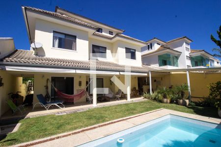 Casa de condomínio à venda com 300m², 4 quartos e 3 vagasFachada da Casa