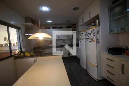 Casa de condomínio à venda com 300m², 4 quartos e 3 vagasCozinha e Área de Serviço