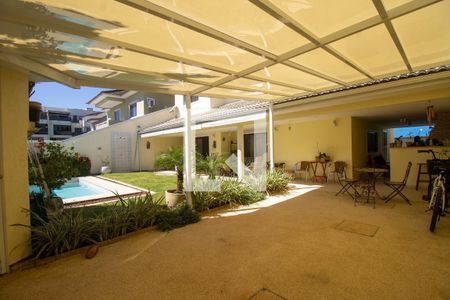 Casa de condomínio à venda com 300m², 4 quartos e 3 vagasGaragem