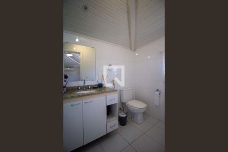 Casa de condomínio à venda com 300m², 4 quartos e 3 vagasBanheiro da Suíte 4