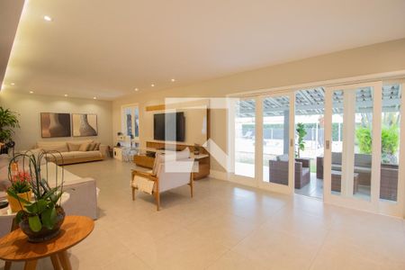 Sala  de casa de condomínio para alugar com 5 quartos, 629m² em Barra da Tijuca, Rio de Janeiro
