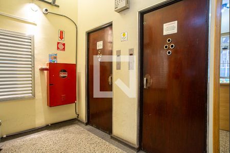 Área comum - Elevadores de apartamento para alugar com 1 quarto, 60m² em Consolação, São Paulo