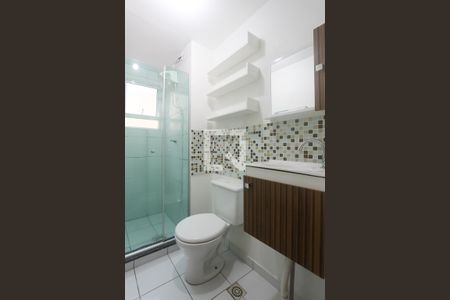 Banheiro de apartamento à venda com 2 quartos, 47m² em Mário Quintana, Porto Alegre
