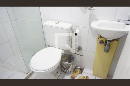 Casa de condomínio à venda com 155m², 4 quartos e 2 vagasBanheiro Empregada