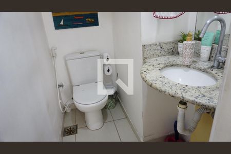 Casa de condomínio à venda com 155m², 4 quartos e 2 vagasLavabo