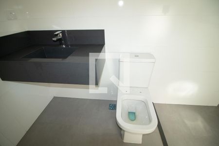 Casa à venda com 230m², 3 quartos e 4 vagasBanheiro da Suíte 1