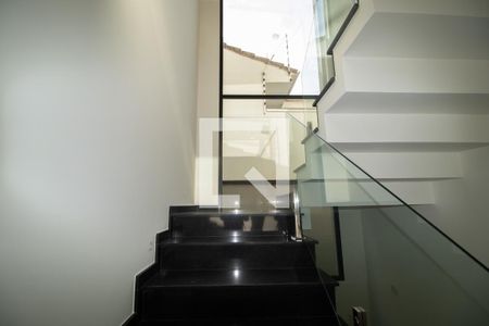 Escada de casa à venda com 3 quartos, 230m² em Jardim Guapira, São Paulo