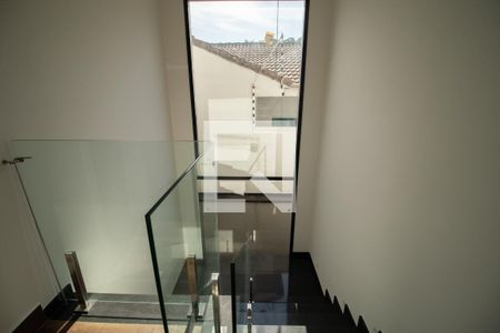 Casa à venda com 230m², 3 quartos e 4 vagasEscada