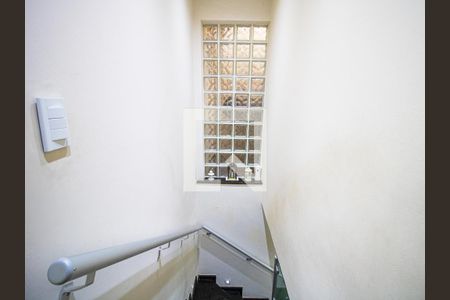 Casa à venda com 130m², 3 quartos e 2 vagasSala - Escada