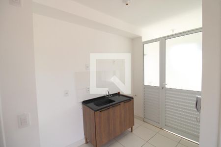 Sala / Cozinha de apartamento para alugar com 2 quartos, 39m² em Vila Diva, São Paulo