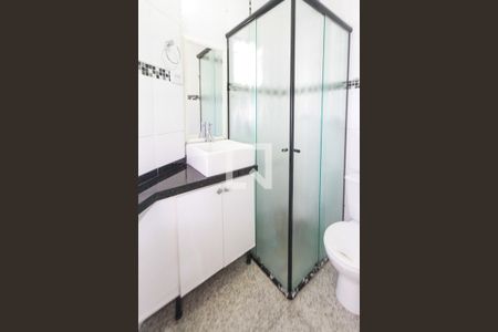 Banheiro da suite 01 de casa de condomínio para alugar com 2 quartos, 150m² em Vila Ema, São Paulo