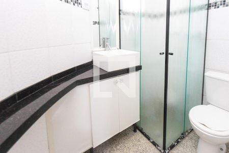 Banheiro da suite 01 de casa de condomínio à venda com 2 quartos, 150m² em Vila Ema, São Paulo