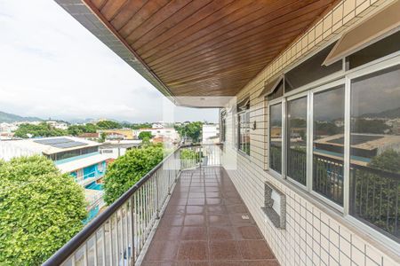Sala de apartamento para alugar com 4 quartos, 105m² em Vila Valqueire, Rio de Janeiro