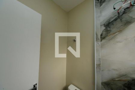  Banheiro Suíte 1 de casa de condomínio à venda com 2 quartos, 70m² em Vila Bela, São Paulo