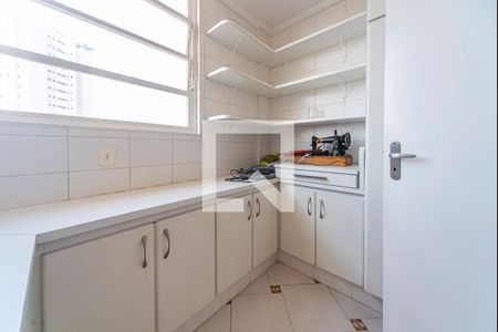 Apartamento à venda com 158m², 3 quartos e 2 vagas Apartamento à venda com 158m², 3 quartos e 2 vagasQuarto de Serviço