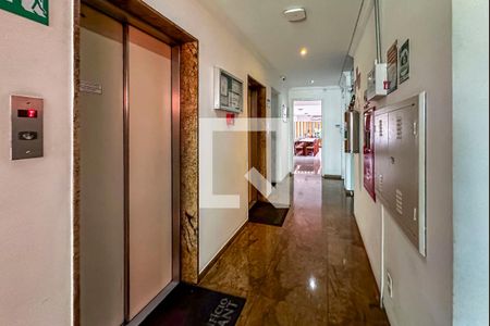 Apartamento à venda com 158m², 3 quartos e 2 vagas Apartamento à venda com 158m², 3 quartos e 2 vagasHall