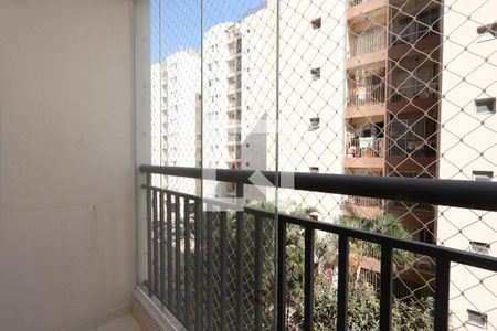 Sacada envidraçada de apartamento para alugar com 2 quartos, 55m² em Vila Ivone, São Paulo