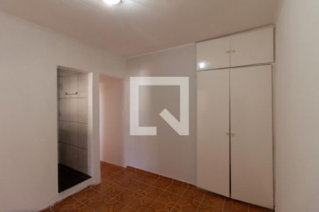 Quarto 1 de casa para alugar com 2 quartos, 125m² em Jardim Mimar, São Paulo