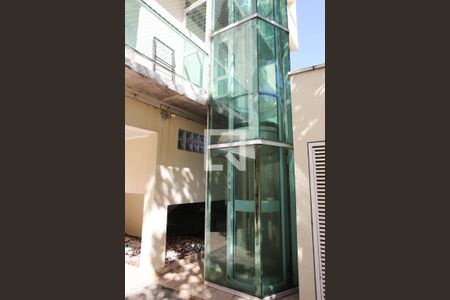 Apartamento à venda com 69m², 2 quartos e 2 vagas Apartamento à venda com 69m², 2 quartos e 2 vagasElevador