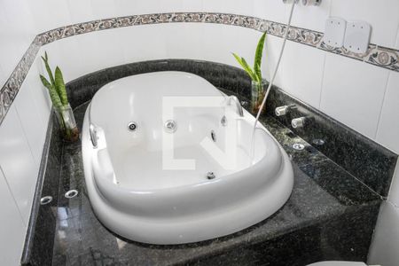 Casa à venda com 138m², 3 quartos e 4 vagas Casa à venda com 138m², 3 quartos e 4 vagasBanheiro da Suíte