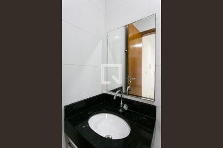 Banheiro de apartamento para alugar com 1 quarto, 27m² em Cidade Mãe do Céu, São Paulo