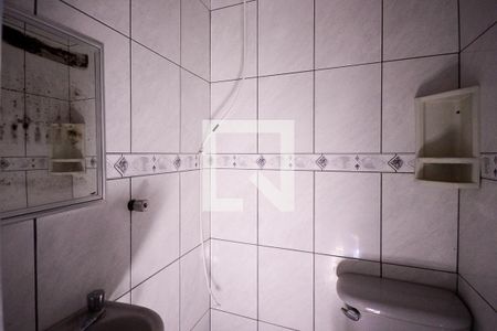 Banheiro  de casa para alugar com 1 quarto, 22m² em Vila Liviero, São Paulo